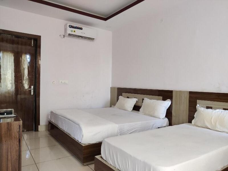 Oyo Hotel Laksh Kurukshetra 외부 사진